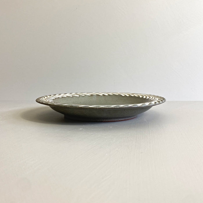 Yuzangama Laurel Small Plate. Handcrafted in Gifu prefecture, Japan. Available at Toka Ceramics.