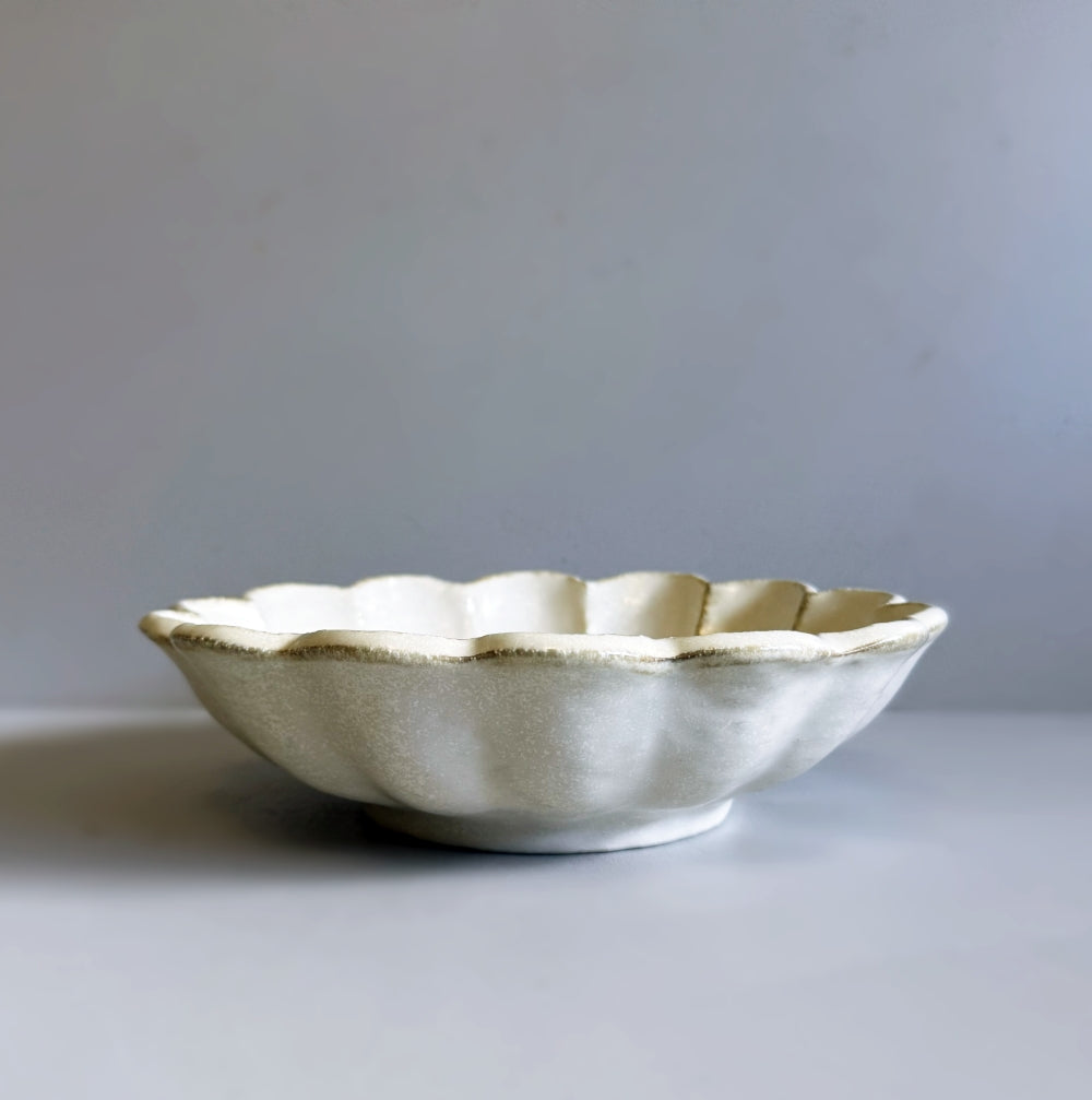 Kaneko Kohyo Rinka  Serving Bowl 21cm in white, Mino ware made in Japan. Available at Toka Ceramics.