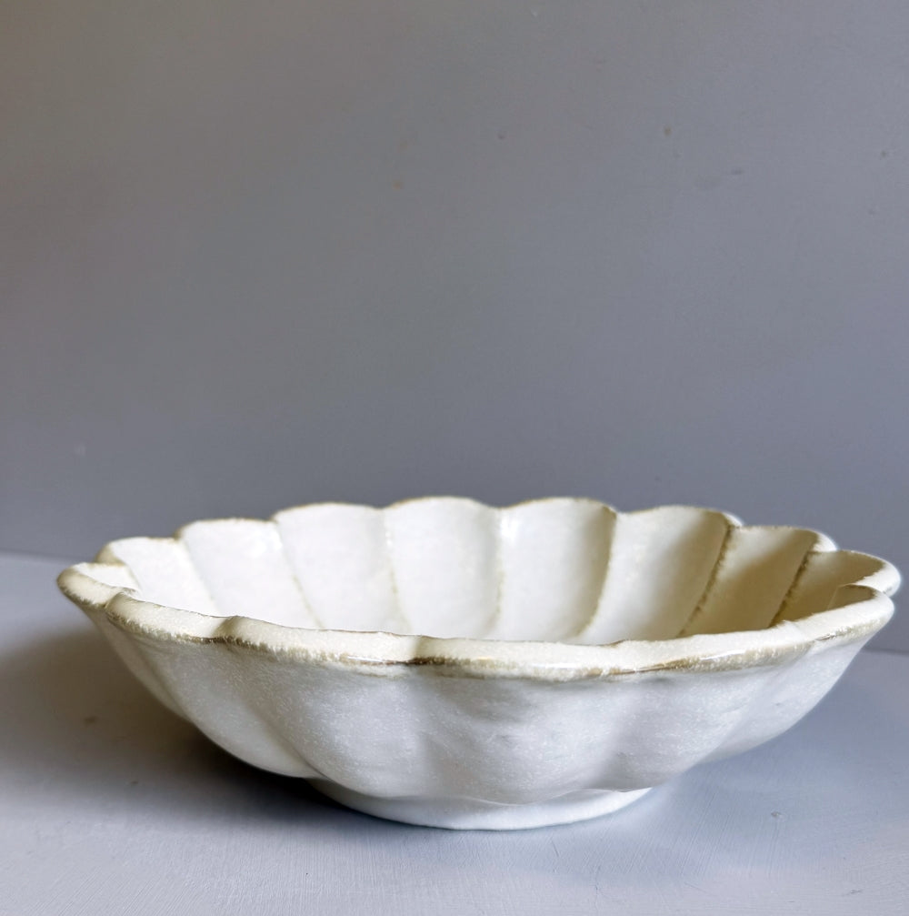 Kaneko Kohyo Rinka  Serving Bowl 21cm in white, Mino ware made in Japan. Available at Toka Ceramics.