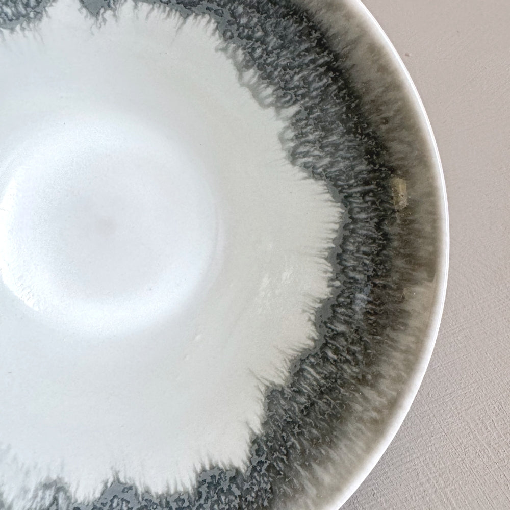 Icicle medium bowl: Crafted by Sinkogama in Mino, Gifu, Japan. Unique glaze captures nature's beauty. Elevate your space with this handcrafted masterpiece.