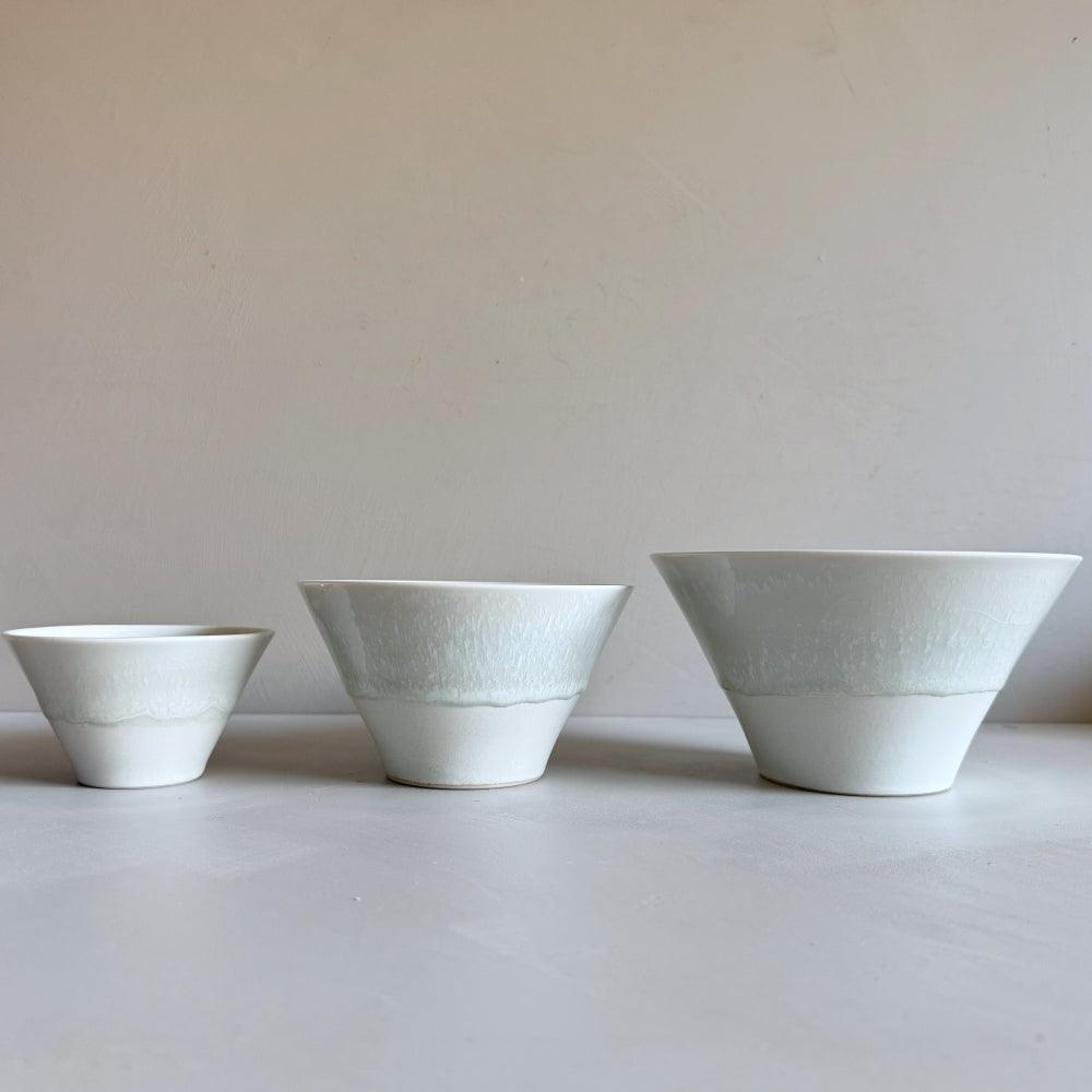 Japanese Soribachi Medium Yuki Ceramic Bowl in Elegant White Colour – Handcrafted Excellence from Japan, Available at Toka Ceramics.