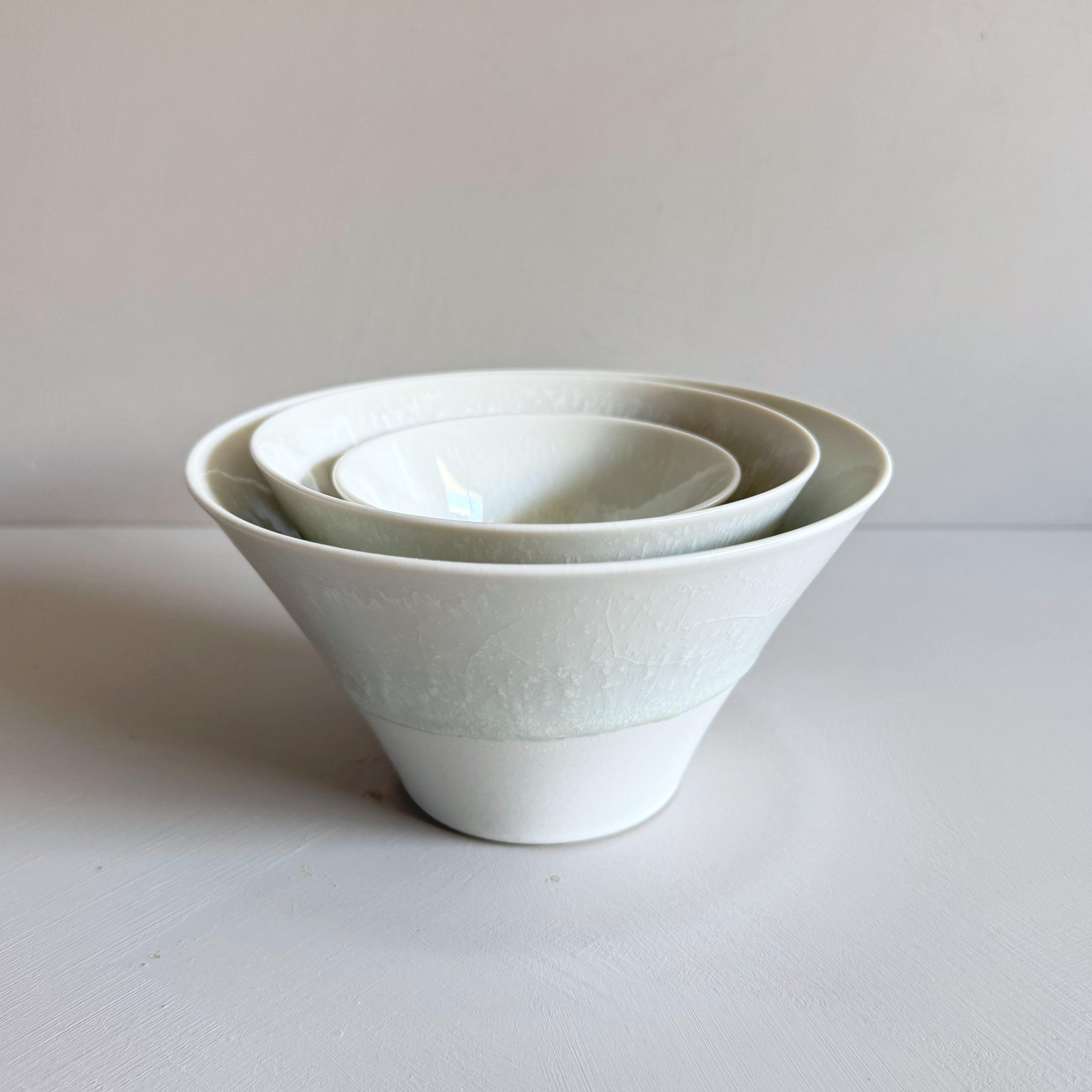 Japanese Soribachi Medium Yuki Ceramic Bowl in Elegant White Colour – Handcrafted Excellence from Japan, Available at Toka Ceramics.